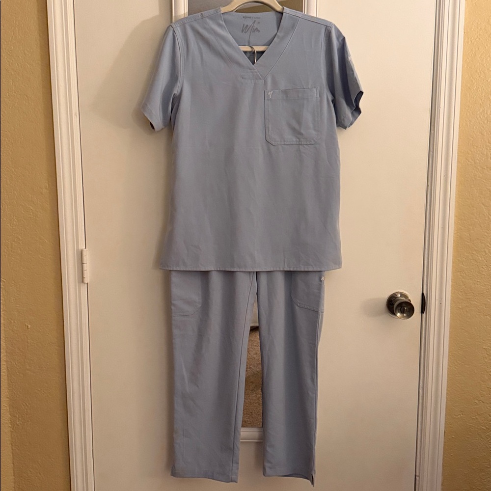 Mim Scrubs set: Women's Light Blue V-Neck Short Sleeve Top S & Pants M